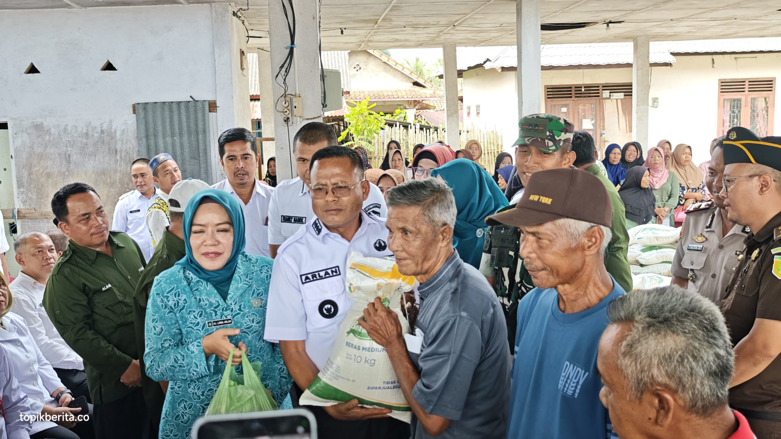 Wali Kota Prabumulih Arlan bersama Franky Nasril saat launching penyaluran CPP 2026 di Karang Jaya