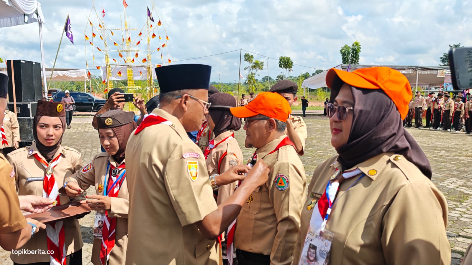 Cak Arlan membuka Jambore Pramuka Prabumulih 2026 di Stadion Talang Jimar bersama ratusan peserta