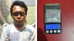 Petugas Polres Prabumulih menunjukkan barang bukti sabu seberat 1,67 gram hasil penangkapan di Arimbi Jaya