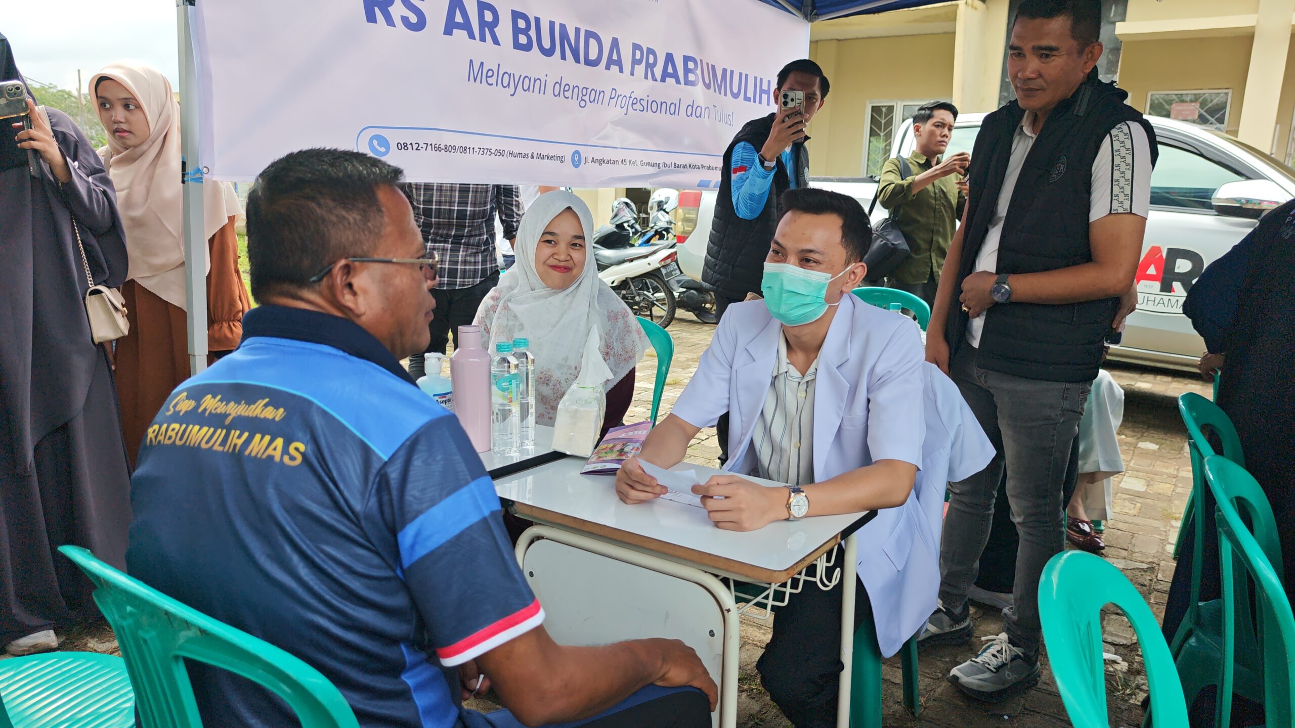 RS AR Bunda Prabumulih memberikan edukasi dan pelayanan kesehatan gratis saat peresmian Kampung Bijak di Kelurahan Anak Petai.