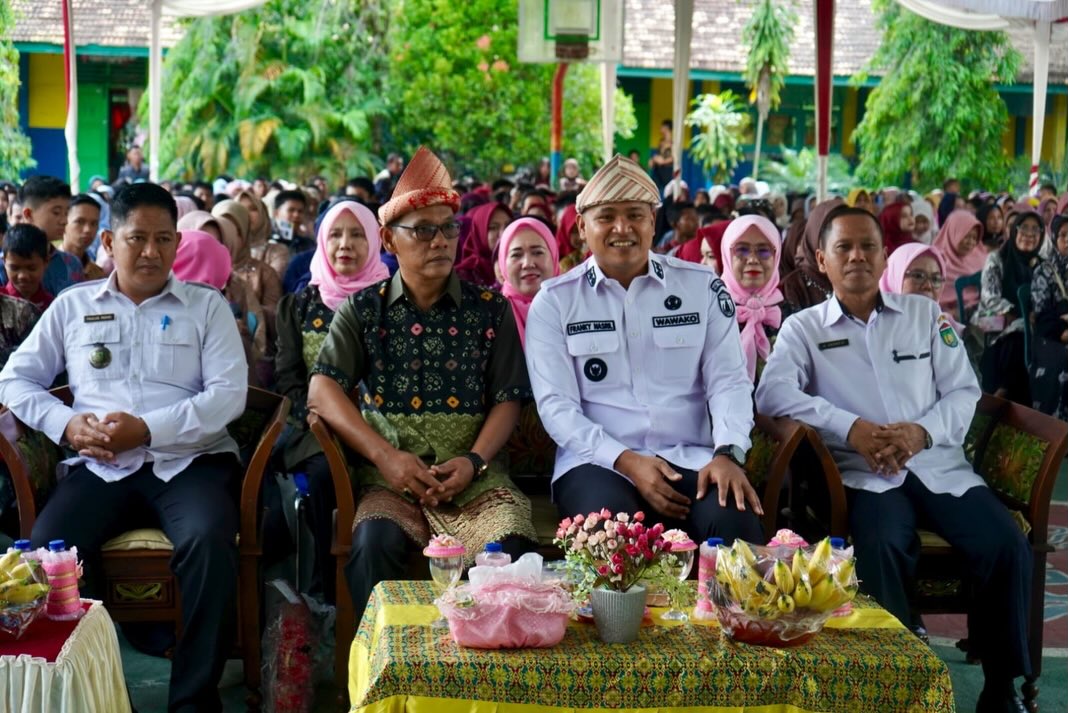 Wakil Wali Kota Prabumulih melepas siswa kelas IX SMP Negeri 8