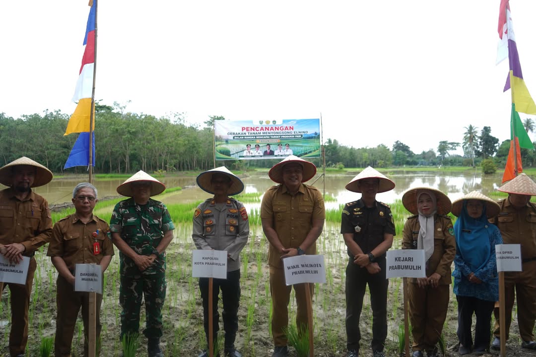 Wakil Wali Kota Prabumulih menghadiri gerakan tanam padi menghadapi El Nino 2026.