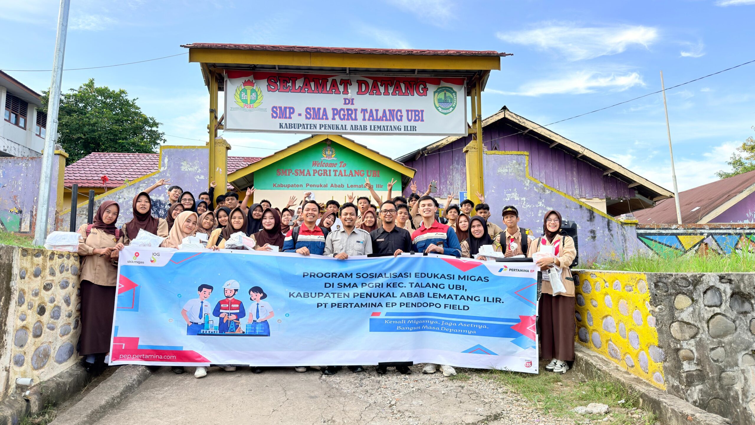 “Tim PHR Zona 4 memberikan edukasi industri hulu migas kepada pelajar SMA di PALI pada peringatan Hardiknas 2026”