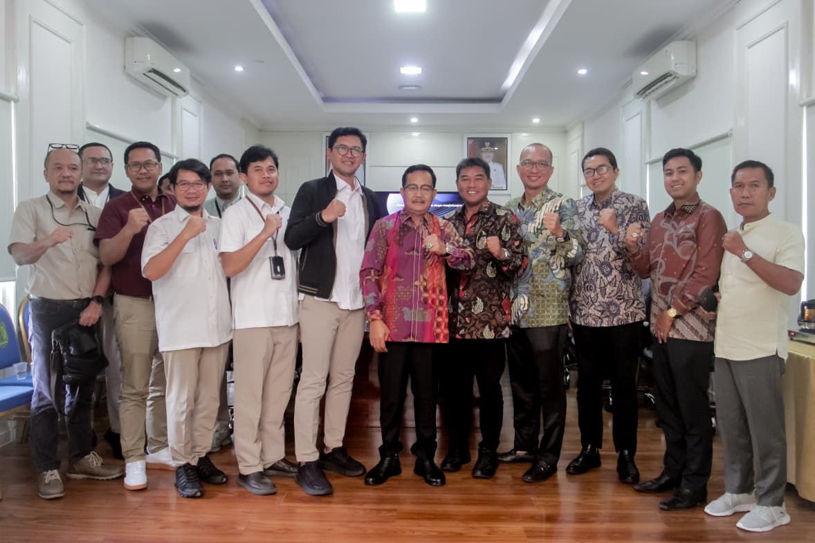 Wakil Bupati Muba Abdur Rohman Husen menerima tim Kementerian ESDM membahas migrasi pelanggan PT MEP ke PLN di Palembang