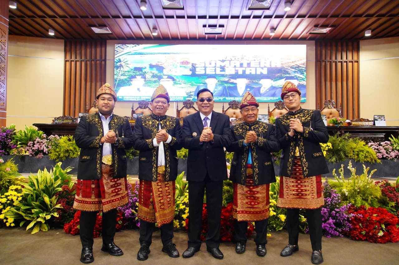 Bupati Muba HM Toha Tohet menghadiri Rapat Paripurna DPRD Provinsi Sumatera Selatan dalam rangka Hari Jadi ke-80 Sumsel di Palembang.
