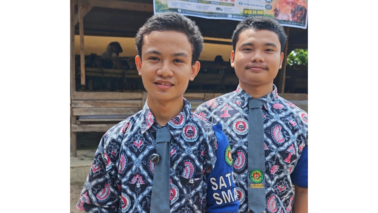 Siswa SMA Negeri 7 Prabumulih saat ditemui di tempat penjualan hewan kurban hasil penggalangan dana sukarela untuk masyarakat membutuhkan.