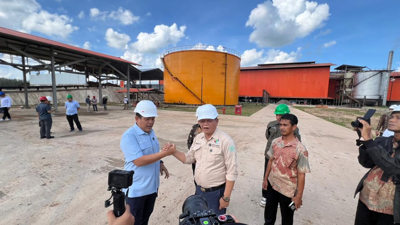 Tim Kementerian Koperasi RI meninjau pabrik CPO milik KUD Sejahtera di Babat Toman, Musi Banyuasin, yang ditetapkan sebagai role model nasional hilirisasi kelapa sawit berbasis koperasi.