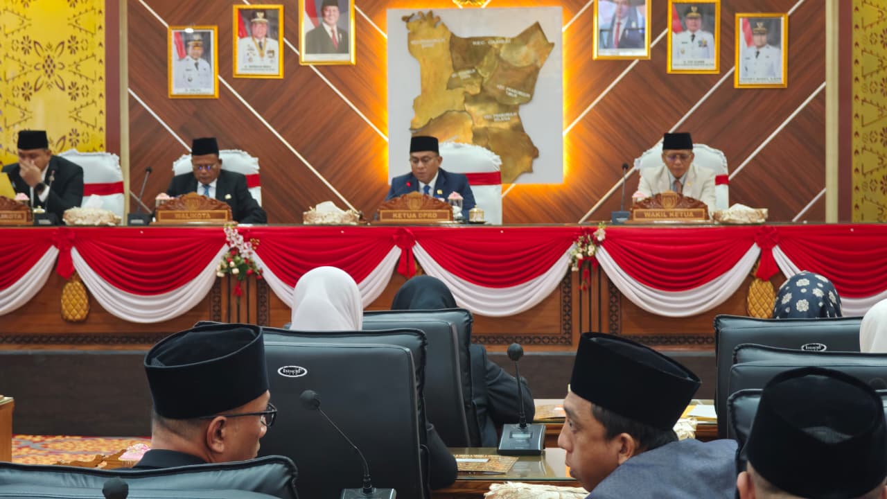 DPRD Kota Prabumulih saat rapat paripurna membahas rekomendasi Pansus II terkait Raperda Perseroda Petro Prabu.