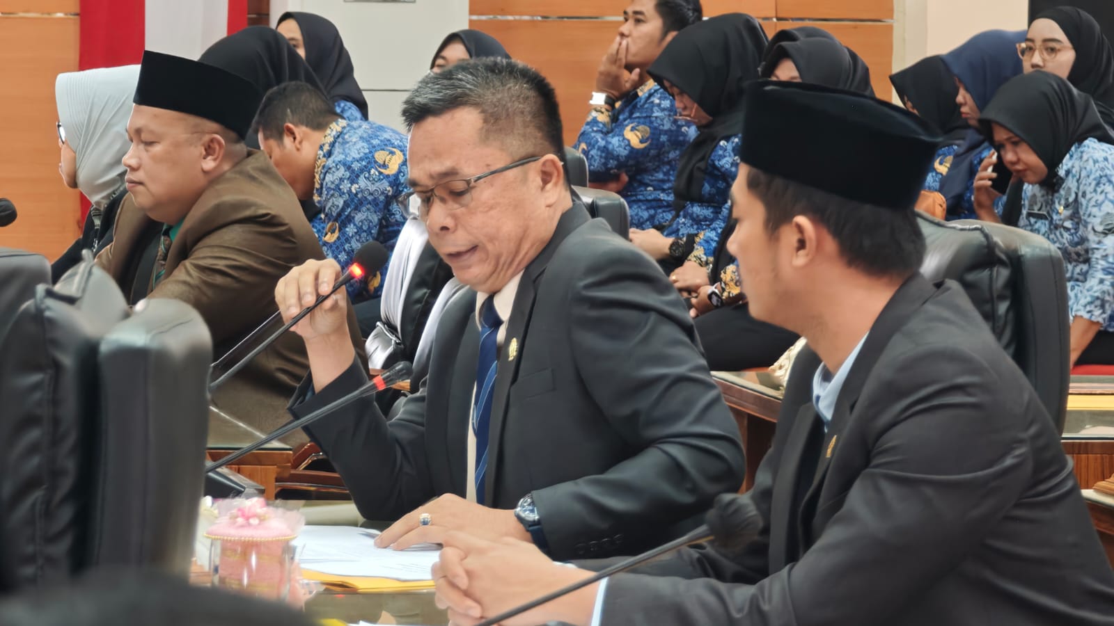 Wakil Komisi III Feri Alwi, SH interupsi dalam rapat paripurna dan memberikan usulan terkait raperda
