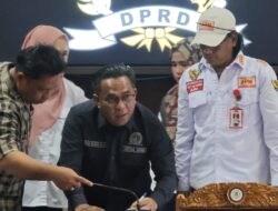 Dipimpin Deni Victoria, DPRD Kota Prabumulih Terima Audiensi Massa Aksi APM