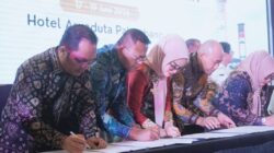 Wali Kota Prabumulih H. Arlan menghadiri penandatanganan MoU perlindungan kekayaan intelektual di Palembang.