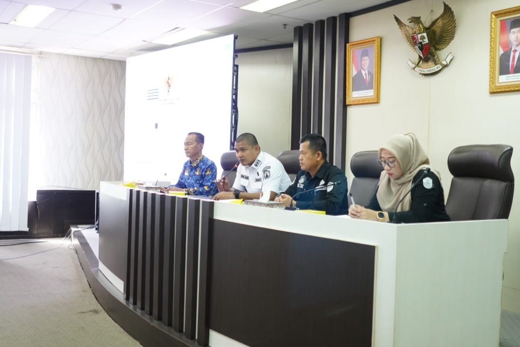 Wakil Wali Kota Prabumulih Franky Nasril menghadiri Rapat Koordinasi MCP KPK RI di Ruang Rapat Pemerintah Kota Prabumulih.