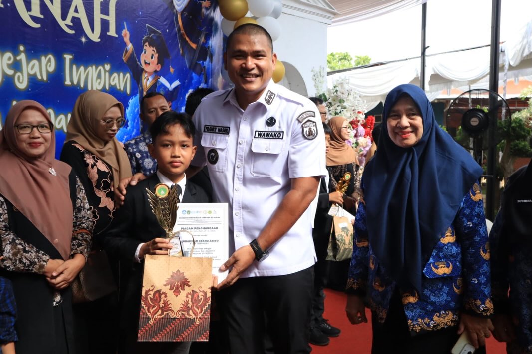 Wakil Wali Kota Prabumulih Franky Nasril menghadiri Haflah Akhirussanah SDIT Malik Prabumulih.