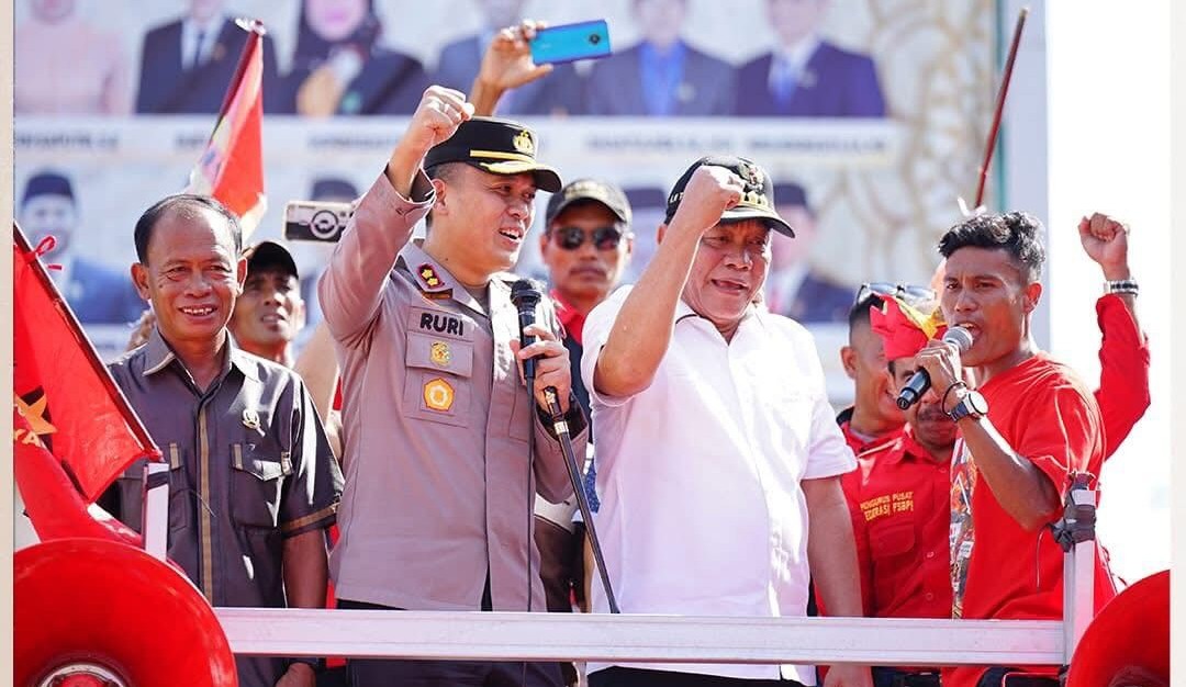 Forkopimda MUBA bersama DPRD saat menemui massa aksi damai May Day.