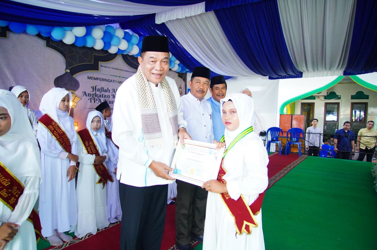 Bupati Musi Banyuasin H M Toha Tohet menghadiri peringatan Tahun Baru Islam 1448 Hijriah dan Milad ke-17 TPA Nurul Ilmi di Desa Sungai Angit, Babat Toman.
