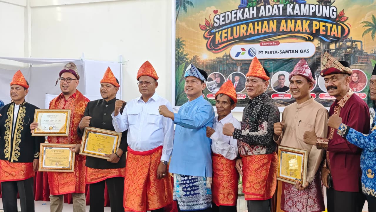 Wali Kota Prabumulih H Arlan menghadiri kegiatan Sedekah Adat Kampung di Kelurahan Anak Petai Kecamatan Prabumulih Utara.