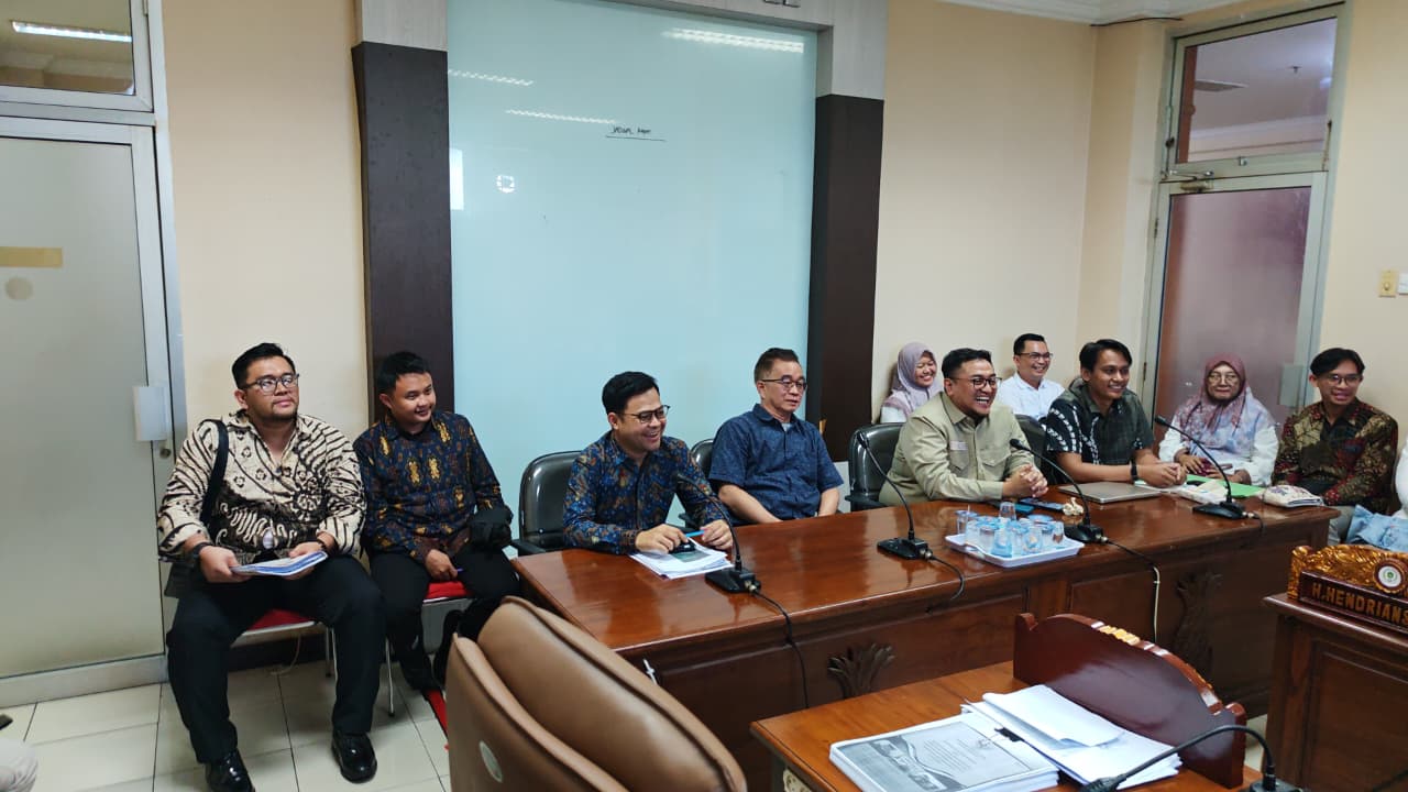 Ketua Komisi II DPRD Kota Prabumulih Ahmad Riza Diswan memimpin rapat mediasi sengketa dokter bedah dengan rumah sakit swasta di ruang rapat DPRD Prabumulih.