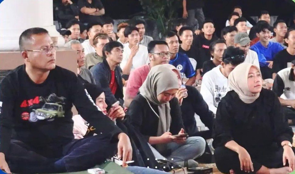 Wali Kota Prabumulih H. Arlan mengikuti nonton bareng semifinal Piala Dunia FIFA 2026 bersama masyarakat di Pendopo Rumah Dinas Wali Kota.