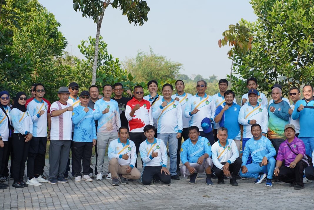 Wali Kota Prabumulih H. Arlan mengikuti senam bersama masyarakat di Stadion Talang Jimar.