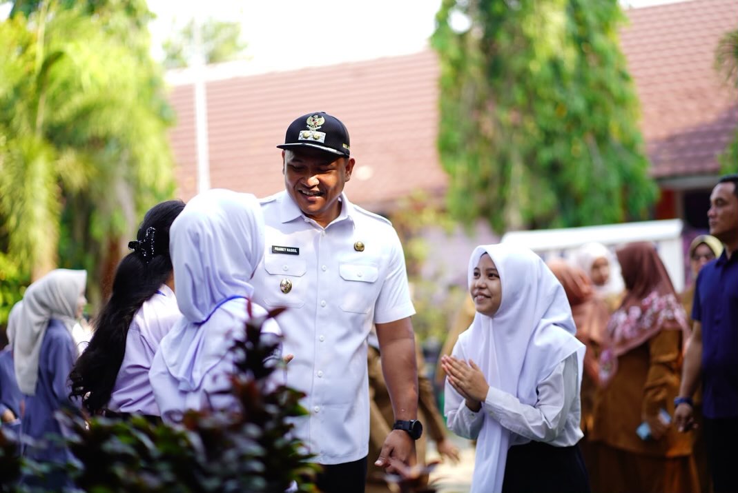 Wakil Wali Kota Prabumulih Franky Nasril menjadi pembina upacara pembukaan MPLS Ramah di SMK PGRI 1 Prabumulih.