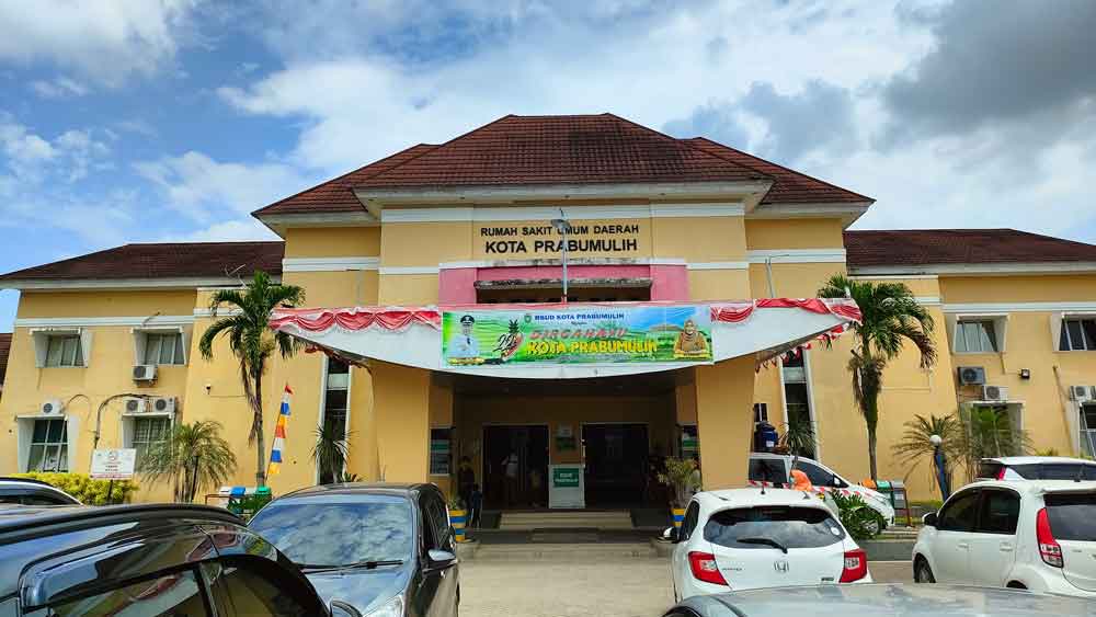 Gedung RSUD Prabumulih yang tetap memberikan pelayanan kesehatan normal saat pemadaman listrik.