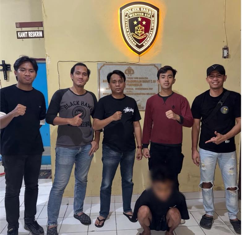 Petugas Polsek Prabumulih Barat mengamankan tersangka DPO Curat VA dalam Operasi Sikat 1 Musi 2026 di Prabumulih.