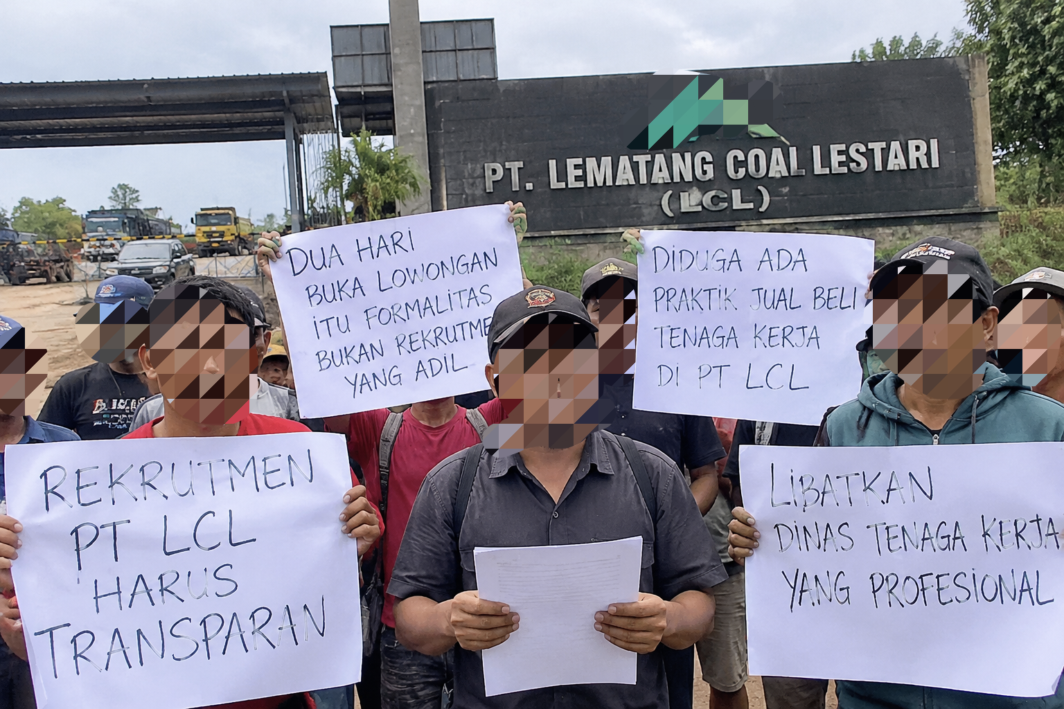 PT LCL yang berada di Desa Gunung Raja di protes warga karena dinilai tidak transparansi serta dinilai hanya sebagai formalitas semata